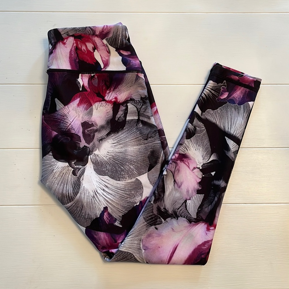 Calia by Carrie Underwood Capri Leggings